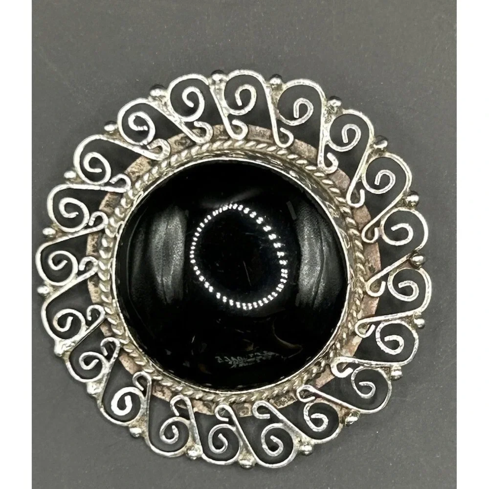 VTG 12. 9 grams Sterling Silver Black Onyx Brooch Pin